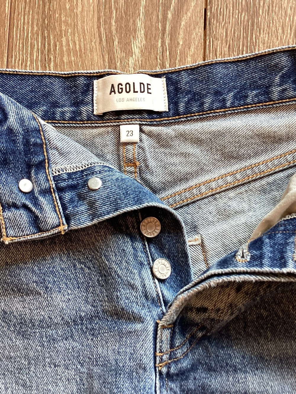 Agolde Frayed Riley Shorts - Picture 7 of 10
